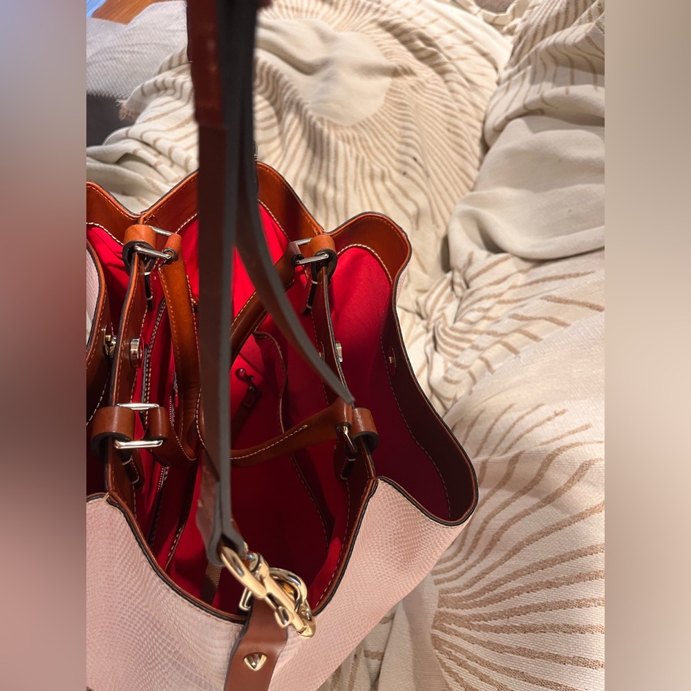 Dooney and Bourke Large Barlow bag and dust bag - Picture 11 of 16
